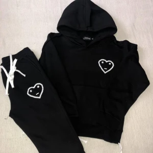 Carsicko Tracksuit - Säljer min carsicko tracksuit som inte används. Den är 9/10 skick och fraktar samma dag.