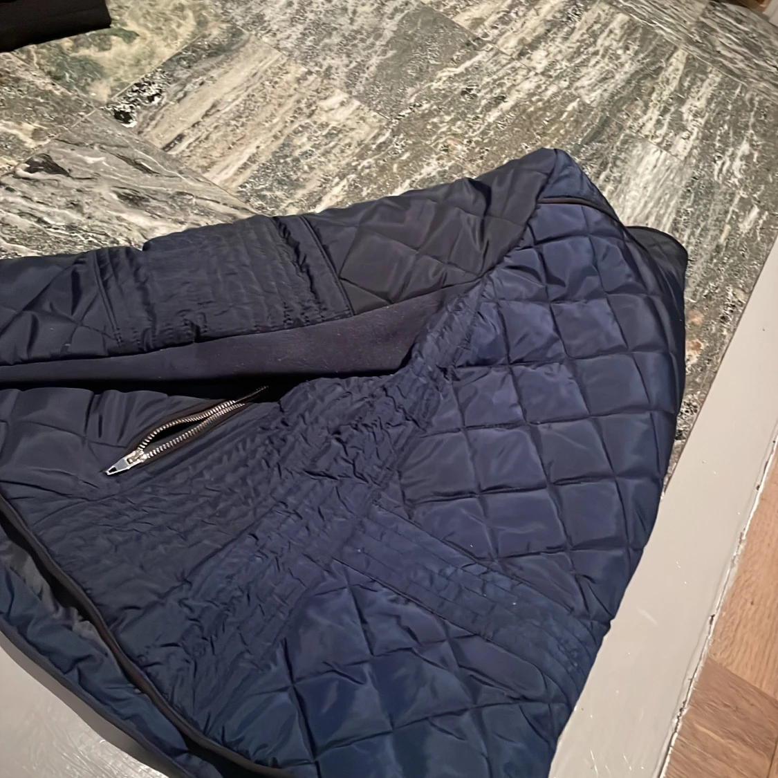 Quiltad mörkblå jacka från Vero Moda - 4