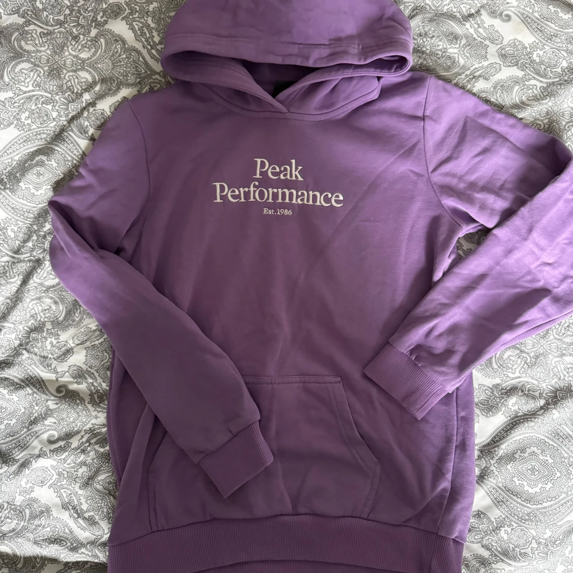 Lila hoodie från Peak Performance - 1