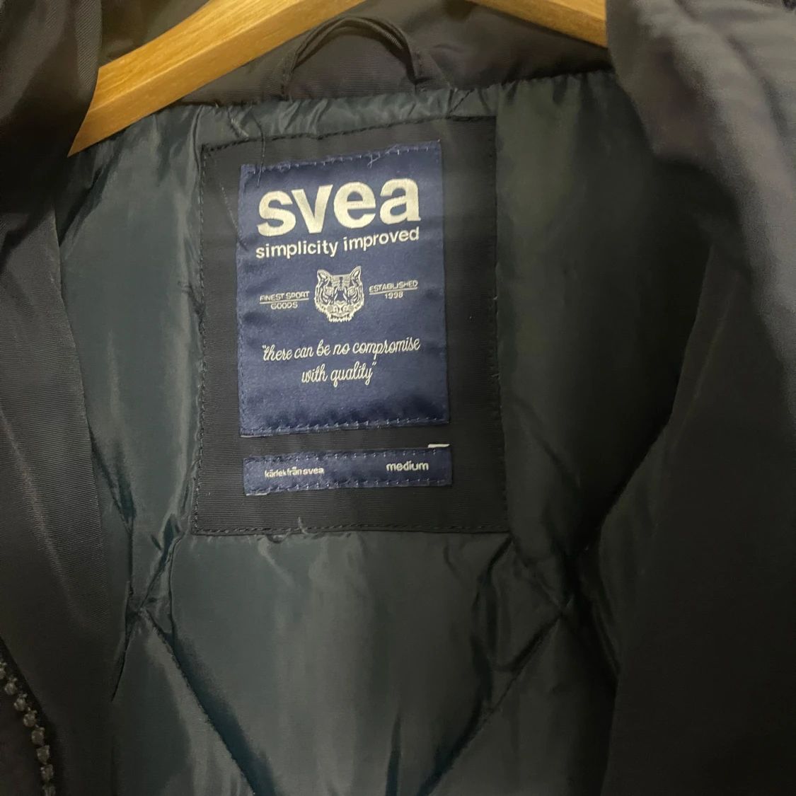 Mörkblå parkas från Svea med fuskpäls - 1