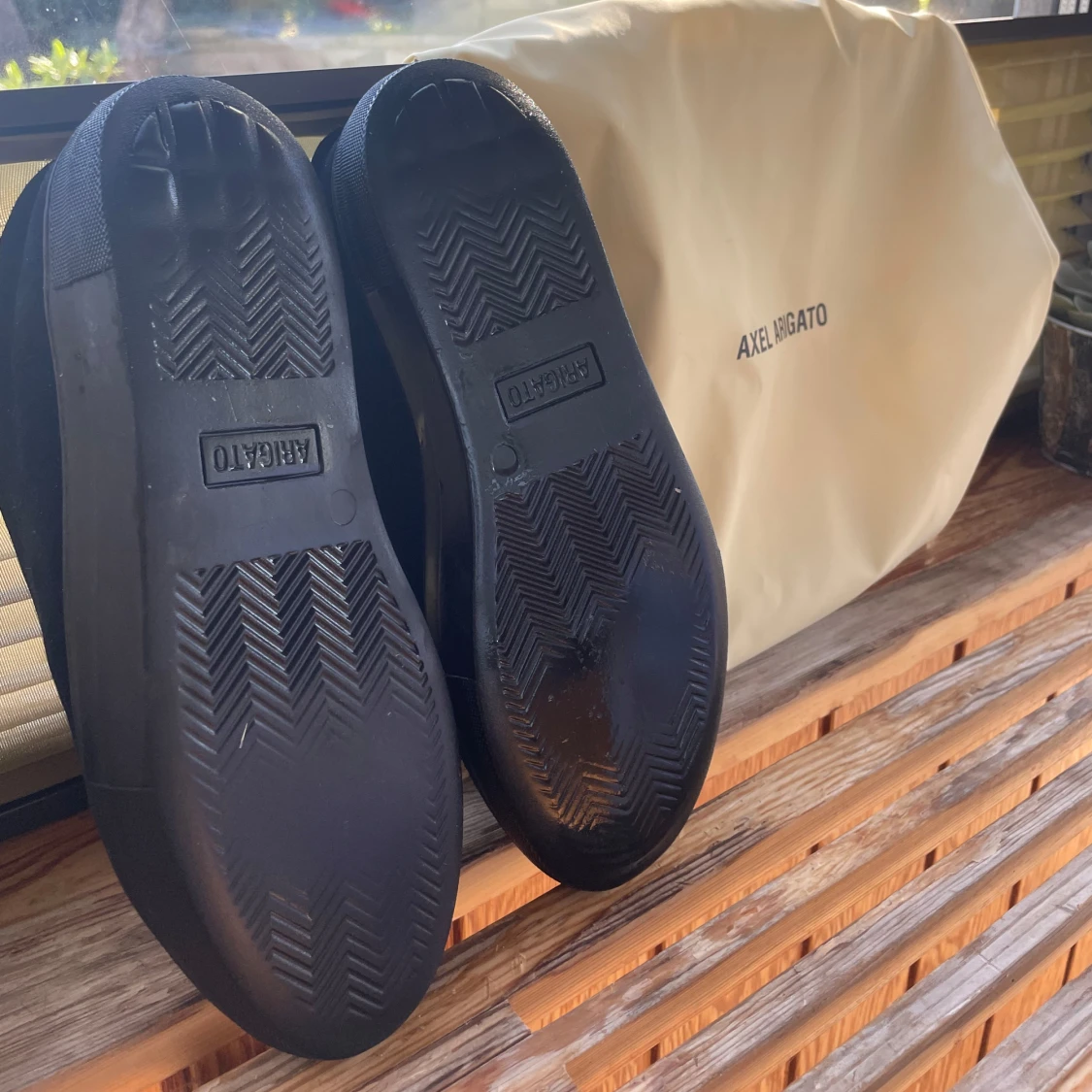 Svarta sneakers från Axel Arigato - 2