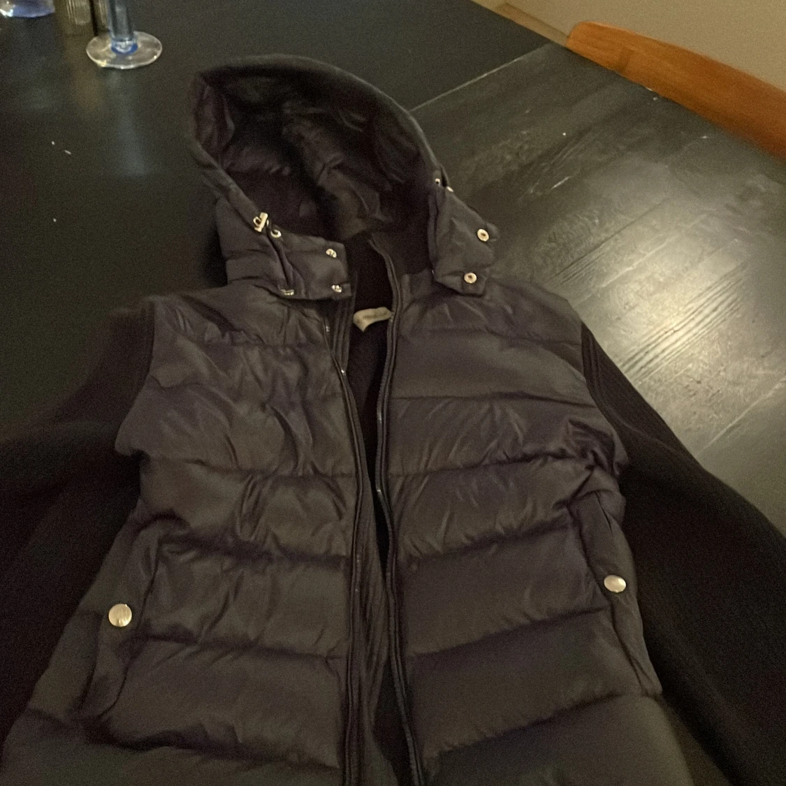 Svart Moncler pufferjacka med huva - 3