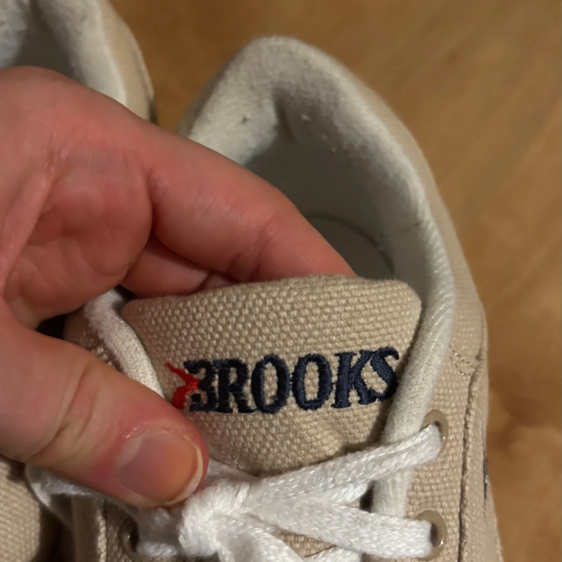 Herrsneakers från Brooks