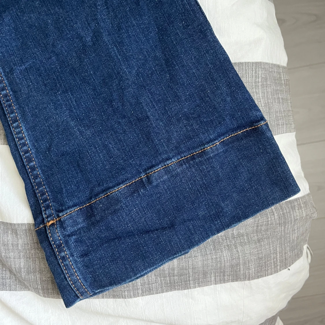 Mörkblå bootcut jeans med låg midja - 3