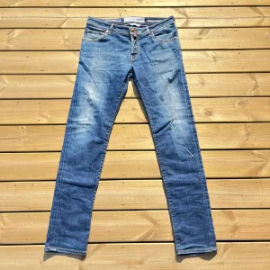 Jacob cohen jeans - Säljer nu dessa feta Jacob cohen jeans I model 622. Väldigt bra skick. Bara till att höra av dig om du undrar något. Pris kan diskuteras.