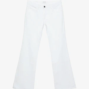 Vita jeans - Så snygga vita jeans från Stradivarius⭐️⭐️använda endast 3 ggr 