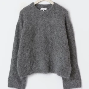Alpaca stickad tröja  - Från förs året kollektion. INTRESSEKOLL!!