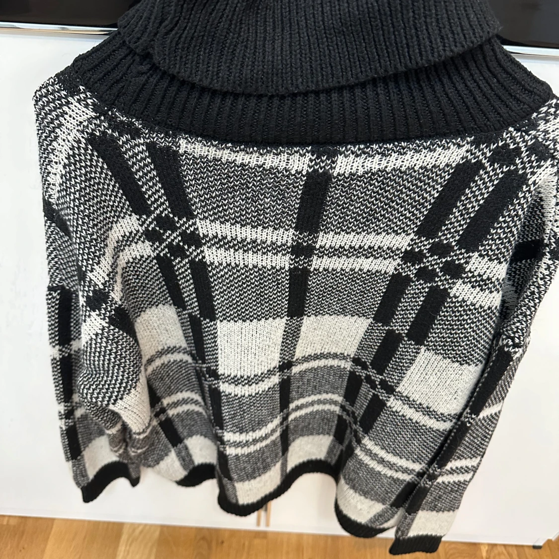 Svartvit rutig polotröja - 1