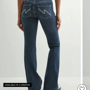 nelly jeans  - säljer dessa nelly jeans nyskick använda 1 gång storlek 34 ❤️ har ej bilder på då dom ej riktigt passar mig tycker ja!