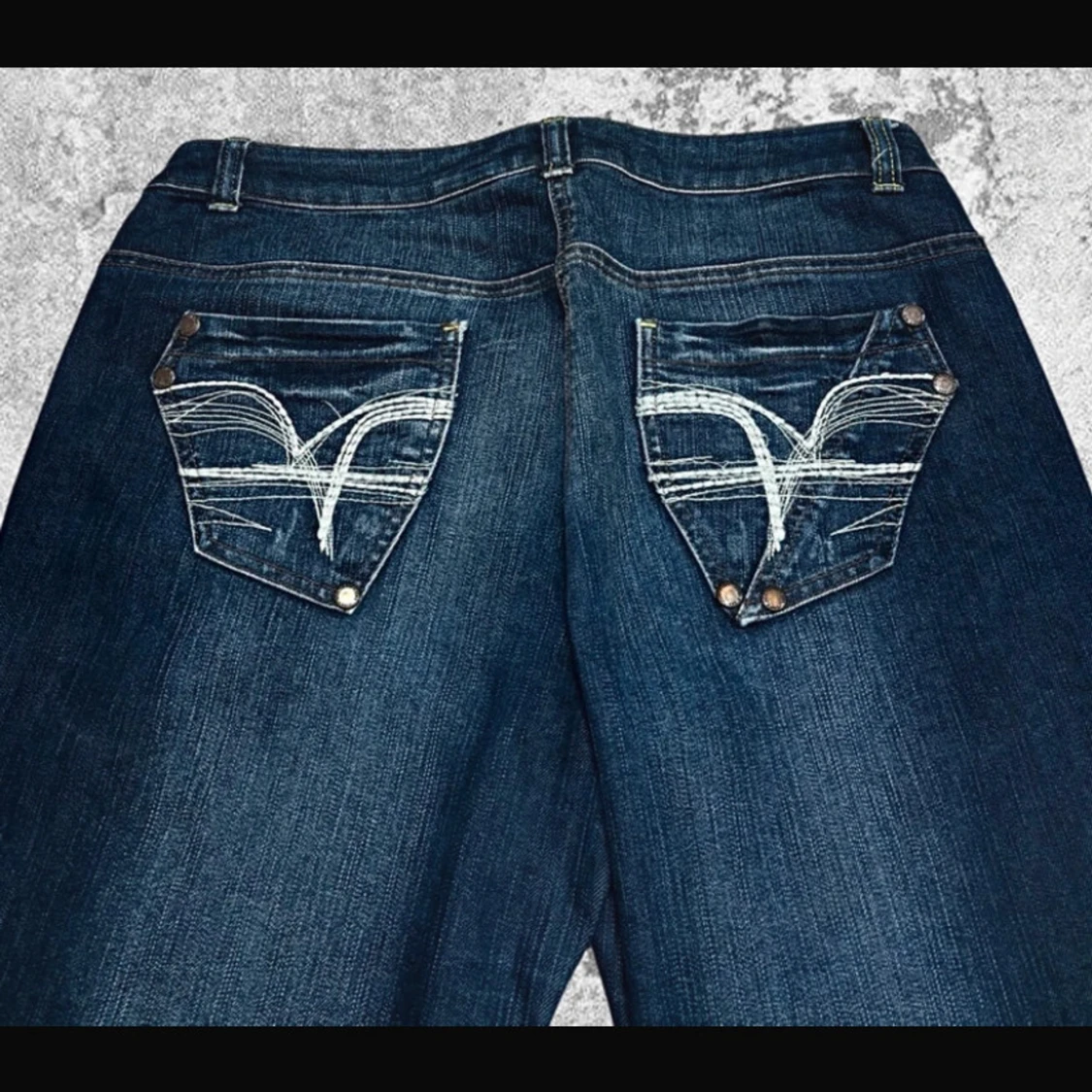 Blåa wide jeans med broderade fickor XL - 1