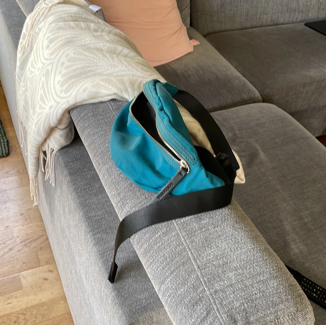 Turkos midjeväska från Don&Domma - 4