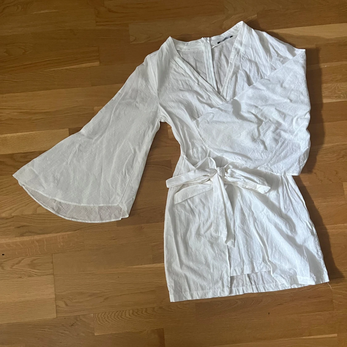 Vit omlottklänning från Trendyol