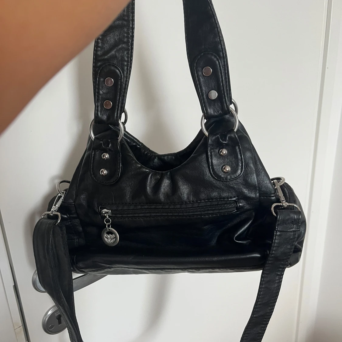 Svart axelväska  - 2