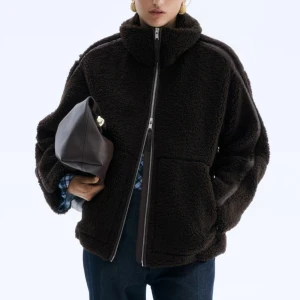  Slutsåld teddyjacka från H&M, helt oanvänd  - Viral teddyjacka från H&M. Helt oanvänd med prislapp.