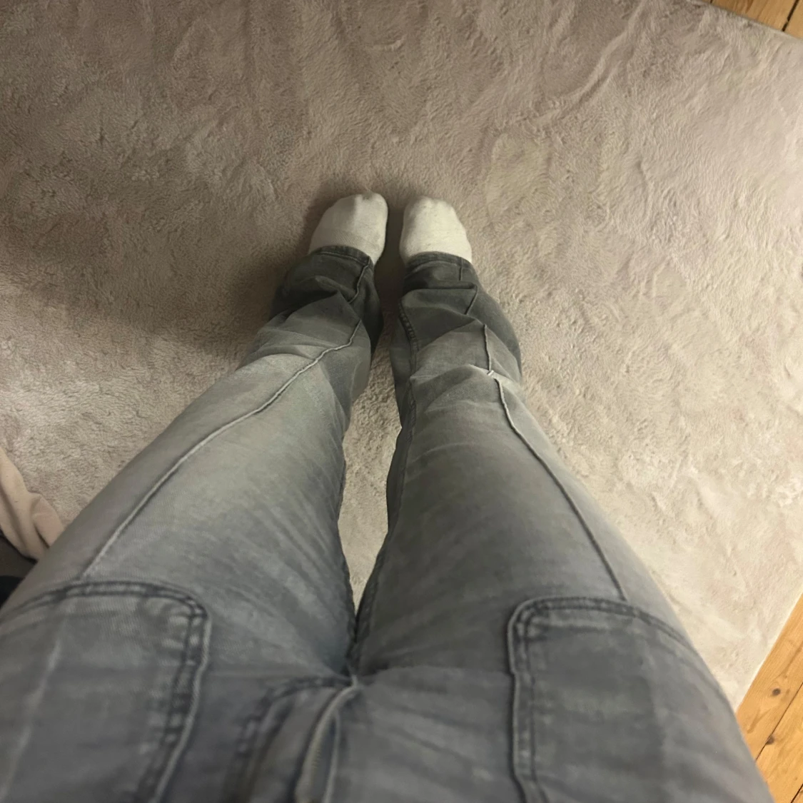 Grå jeansbyxor från Gina Tricot