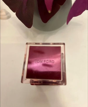 Tom Ford Lost Cherry  - Tom Ford Lost Cherry Eau de Parfum, de är halva kvar. 1,5/3