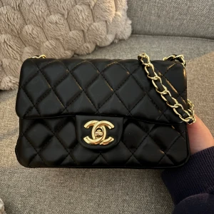 Fin väska  - Fin väska. (Ni vet varför priser e så lågt) är lite smutsig inuti men inget som märks 