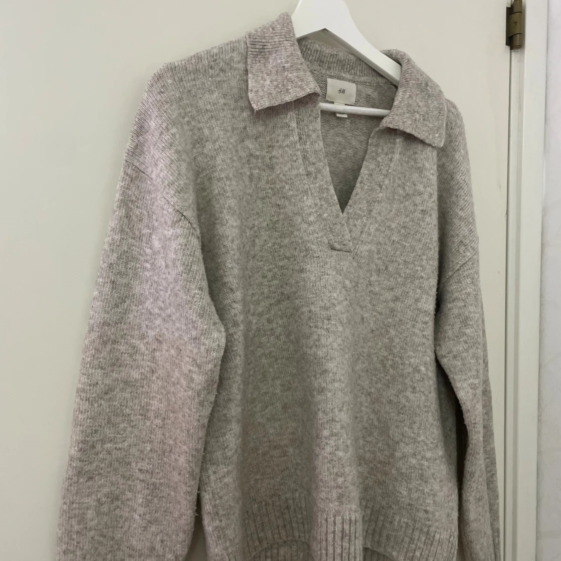 Beige stickad tröja med krage H&M - 1