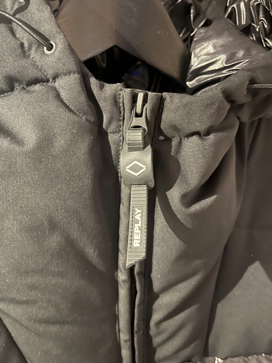 Svart pufferjacka från Replay - 1