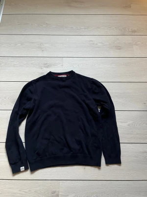 Stickad tröja - Skriv vid frågor. Passar dig runt 165-170