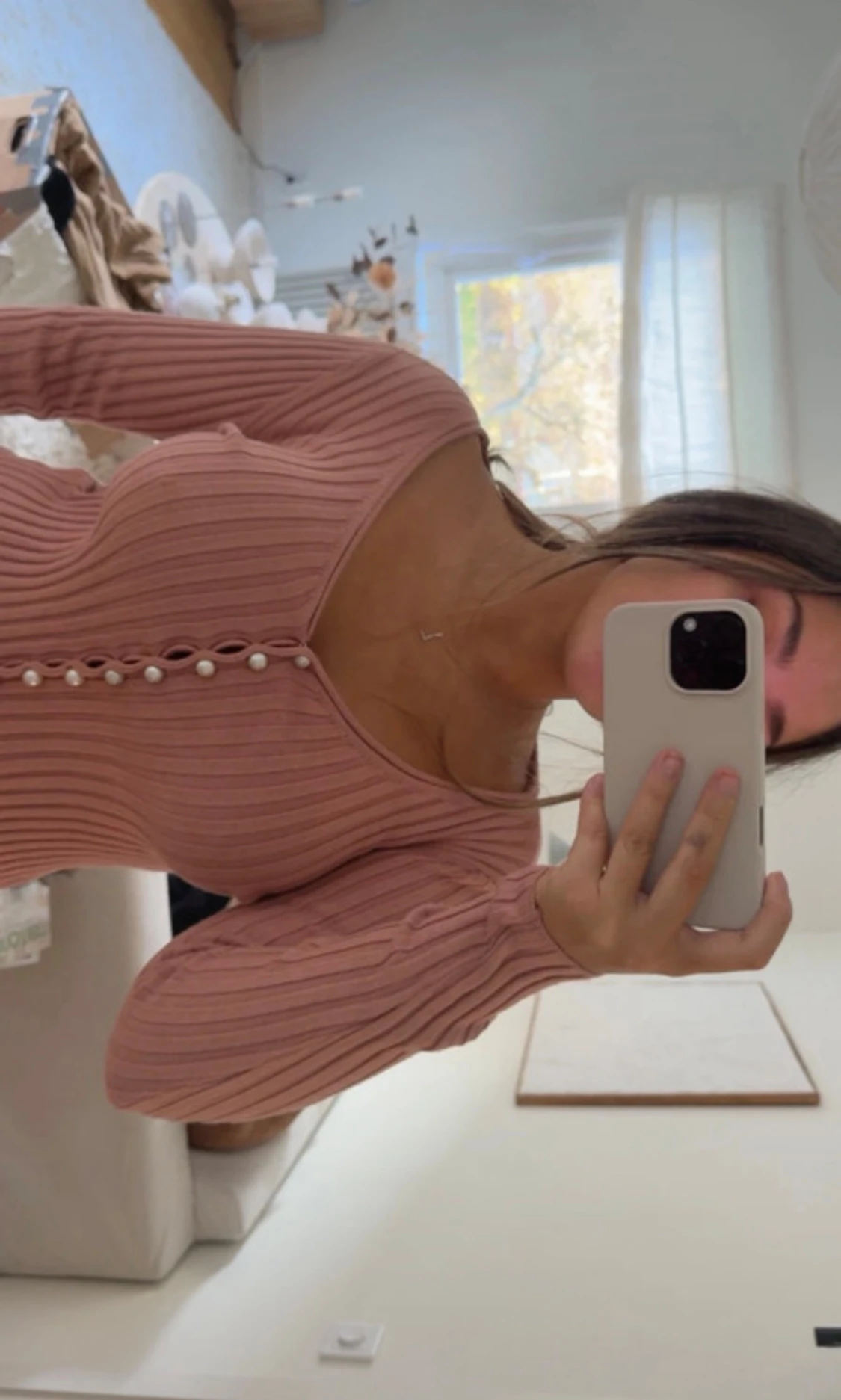 Rosa ribbad topp med pärlor från  NA-KD