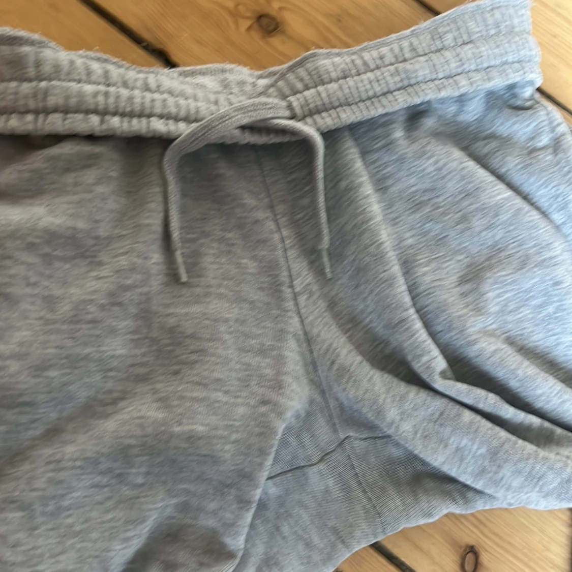 Lågmidjade Grå mjukisbyxor med snörning - 3