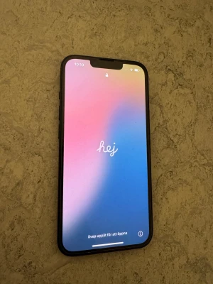 iPhone 13 -  iPhone 13 med 128 GB lagringskapacitet i svart färg: • 89% batterihälsa • Kartong,laddare och skal följer med på köpet • Skärmskydd har används hela tiden  • Inga tecken på användning
