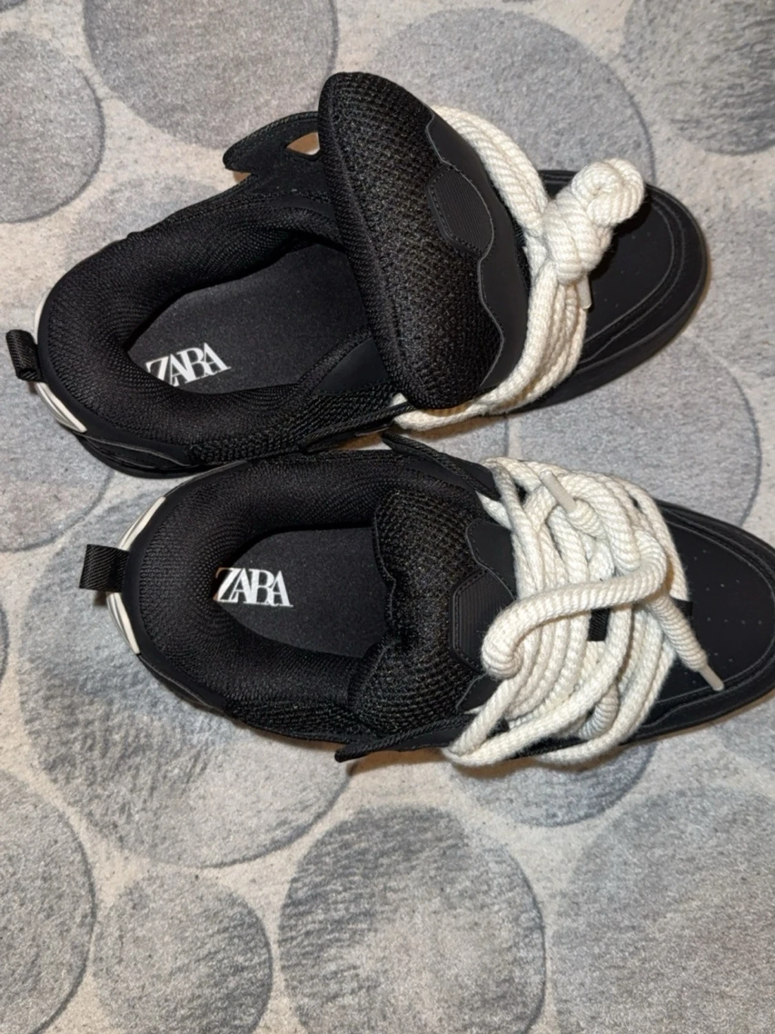 Svarta chunky sneakers från Zara