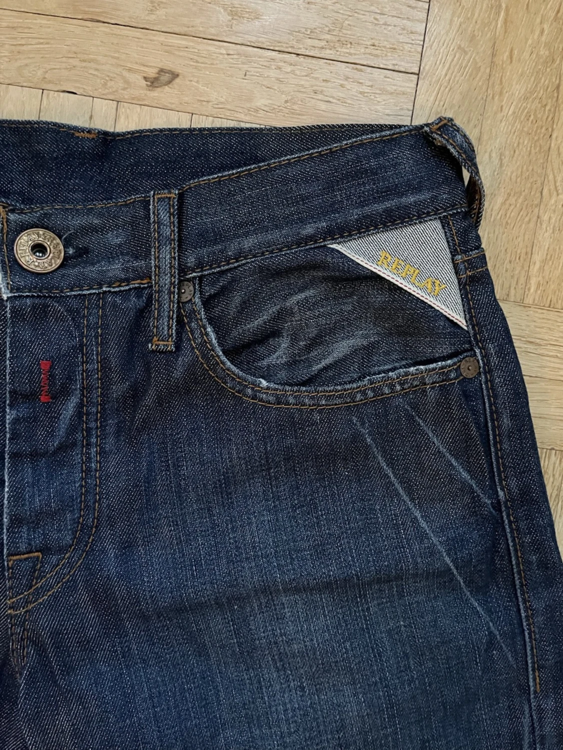 Mörkblå jeans från Replay - 2