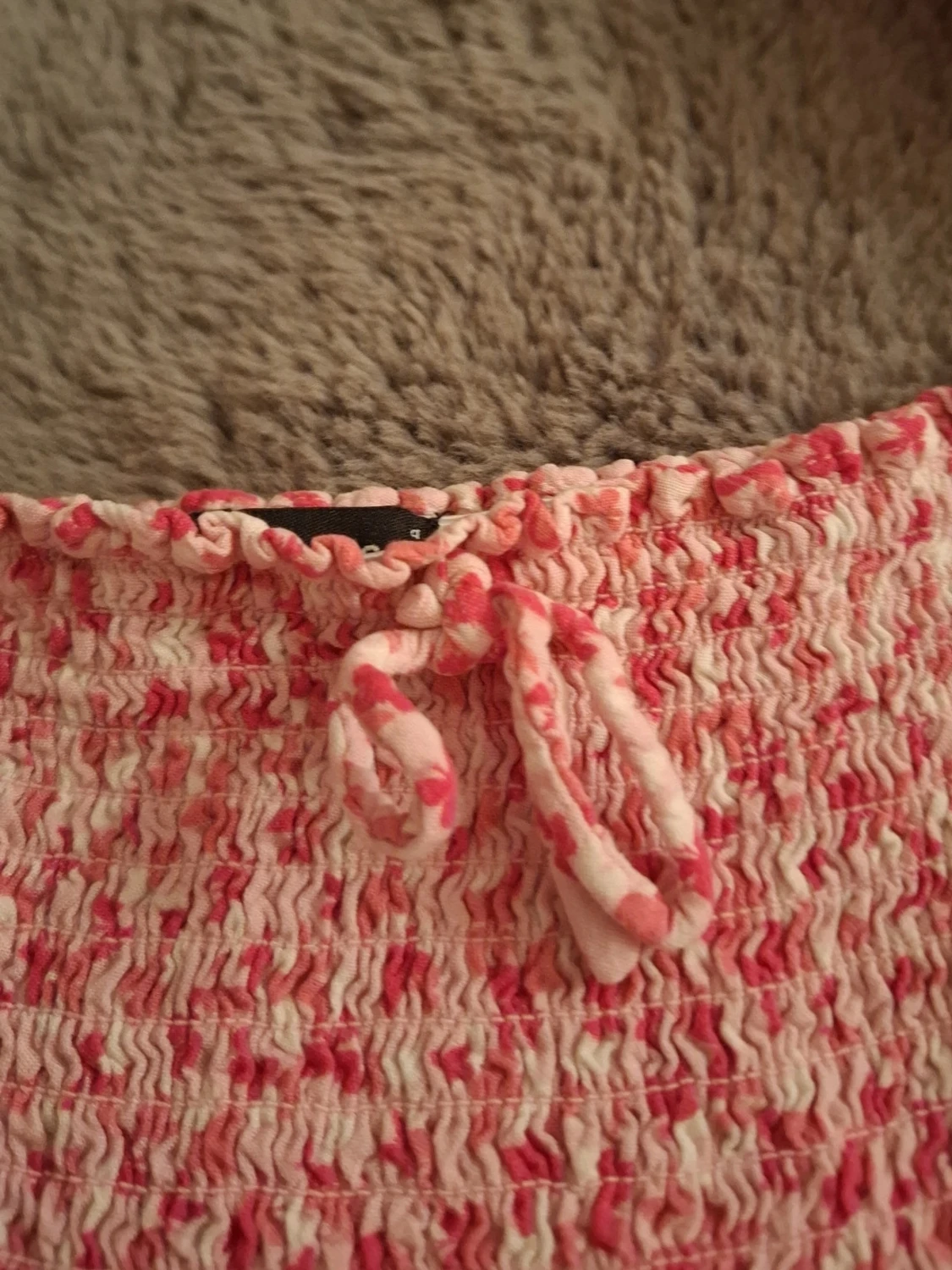 Rosa blommig kortklänning med puffärm - 1