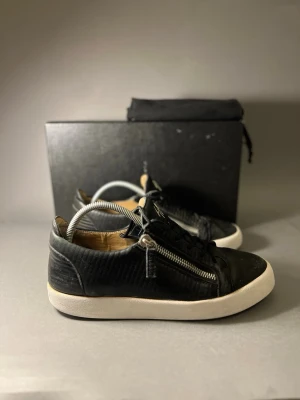 Giuseppe zanotti skor! - Snygga giuseppe skor nu när de dåliga vädret börjar försvinna! Hör gärna av er vid fundering!😊⛰️