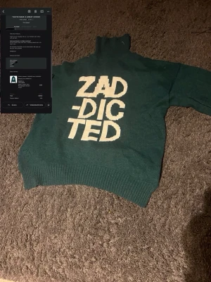 Zadig & Voltaire tröja - Tja, säljer nu min syrras Zadig & Voltaire tröja som är i 100% wool vilket gör den perfekt till vintern/våren. Den är i extremt bra skick samt så har jag äktahetsnevis (därav priset) 