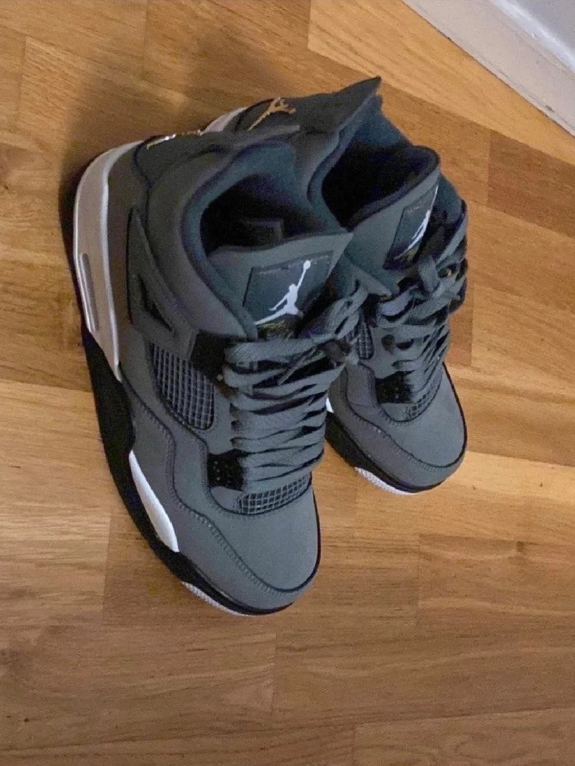 Air Jordan 4 Retro mörkgrå sneakers