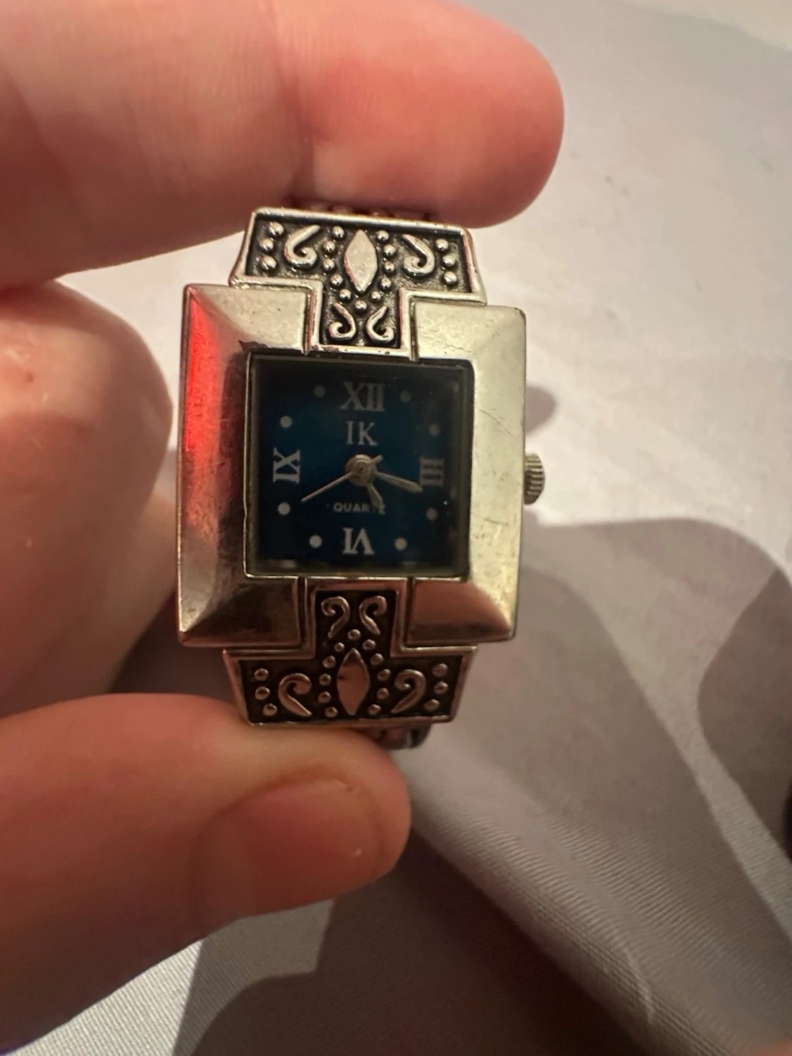 Vintageinspirerad silverfärgad klocka