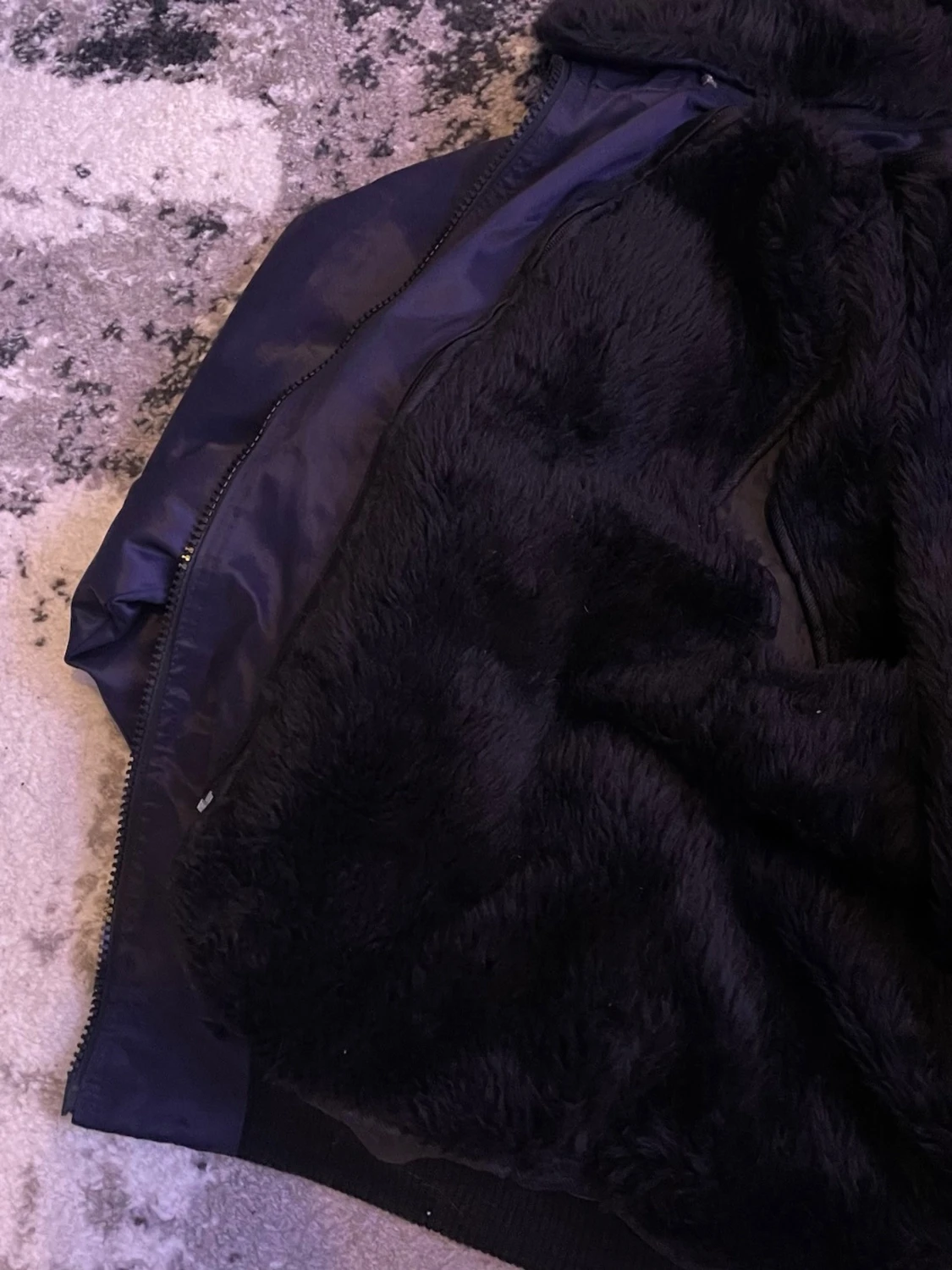 Mörkblå bomberjacka med fuskpäls - 3