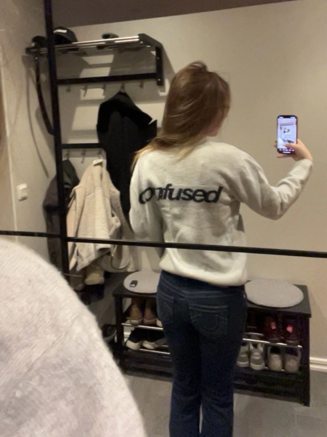 Grå sweatshirt subdued