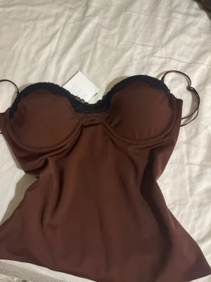 Zara topp - Jätte söt, populär och fin topp med lappen på och sldrig använt 