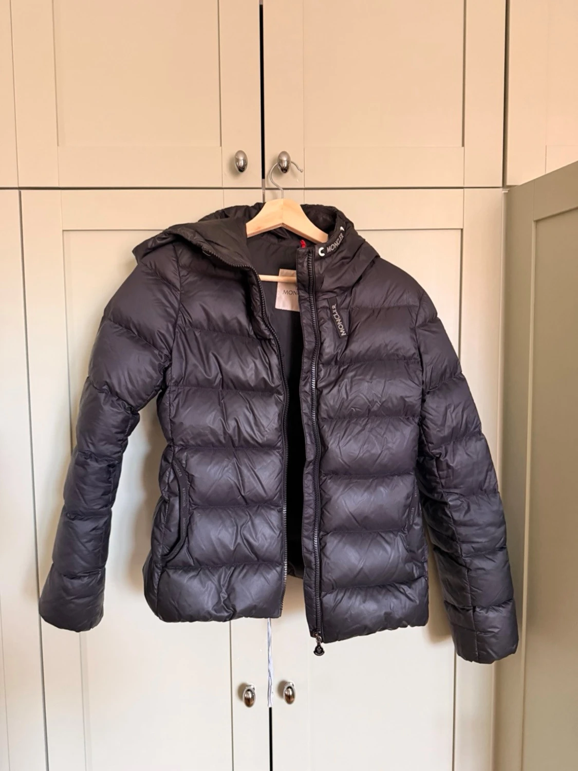 Svart dunjacka från Moncler - 3