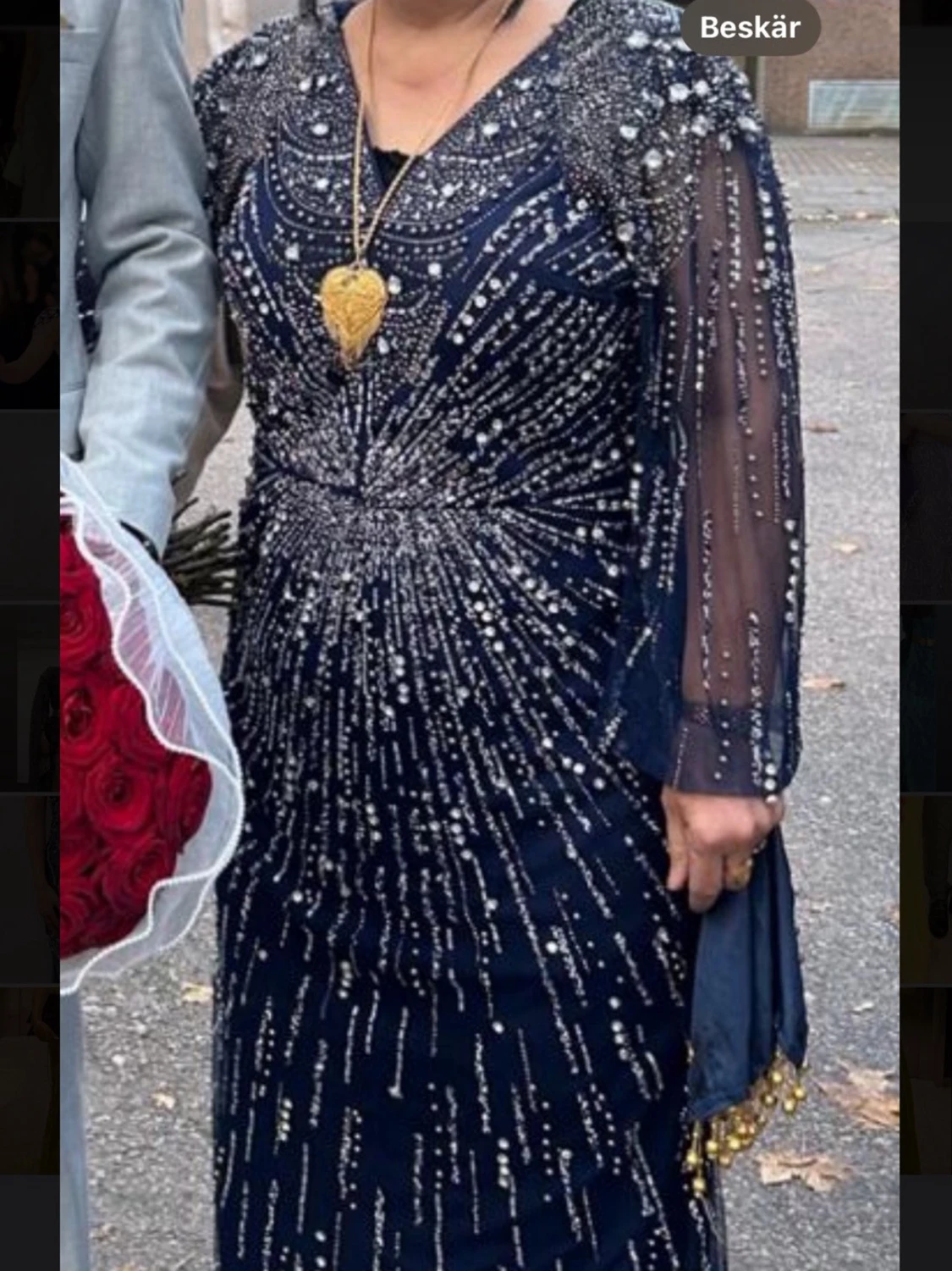 Marinblå långklänning med paljetter