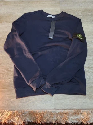 Mörkblå sweatshirt - Snygg mörkblå sweatshirt 