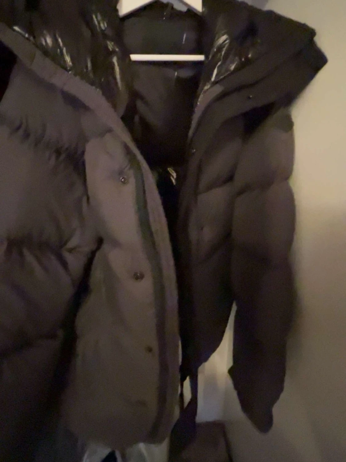 Svart dunjacka från Moncler