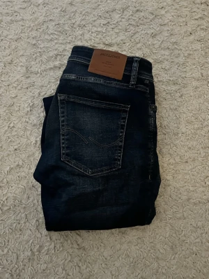 Jack and Jones jeans.  - Helt nya utan prislapp använd ett par gånger men inga defftekter alls och är regular fit. 