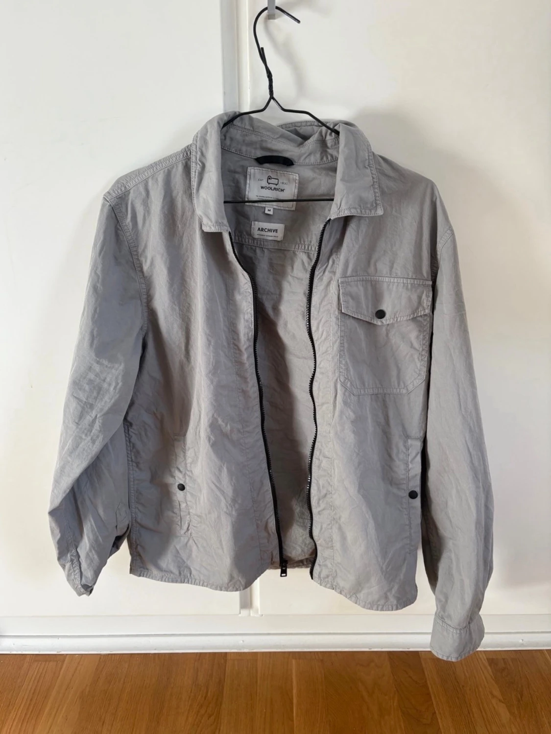 Grå overshirt från Woolrich