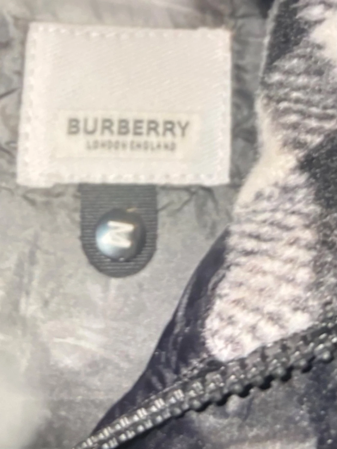 Svart Burberry pufferjacka M - 1