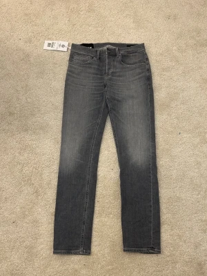 Dondup jeans  - Dondup jeans, helt nya med tags kvar. Storlek 32. 
