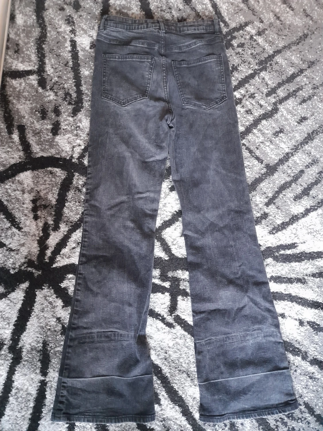 Svarta bootcut jeans med hög midja - 1