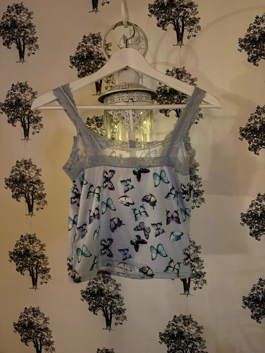 Ljusblå linnetopp med fjärilar - 1