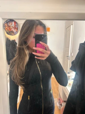  Lululemon Define Jacket  - lululemon define jacket till salu storlek 8=medium. Men passar nog small också skulle jag säga. Helt ny🤍