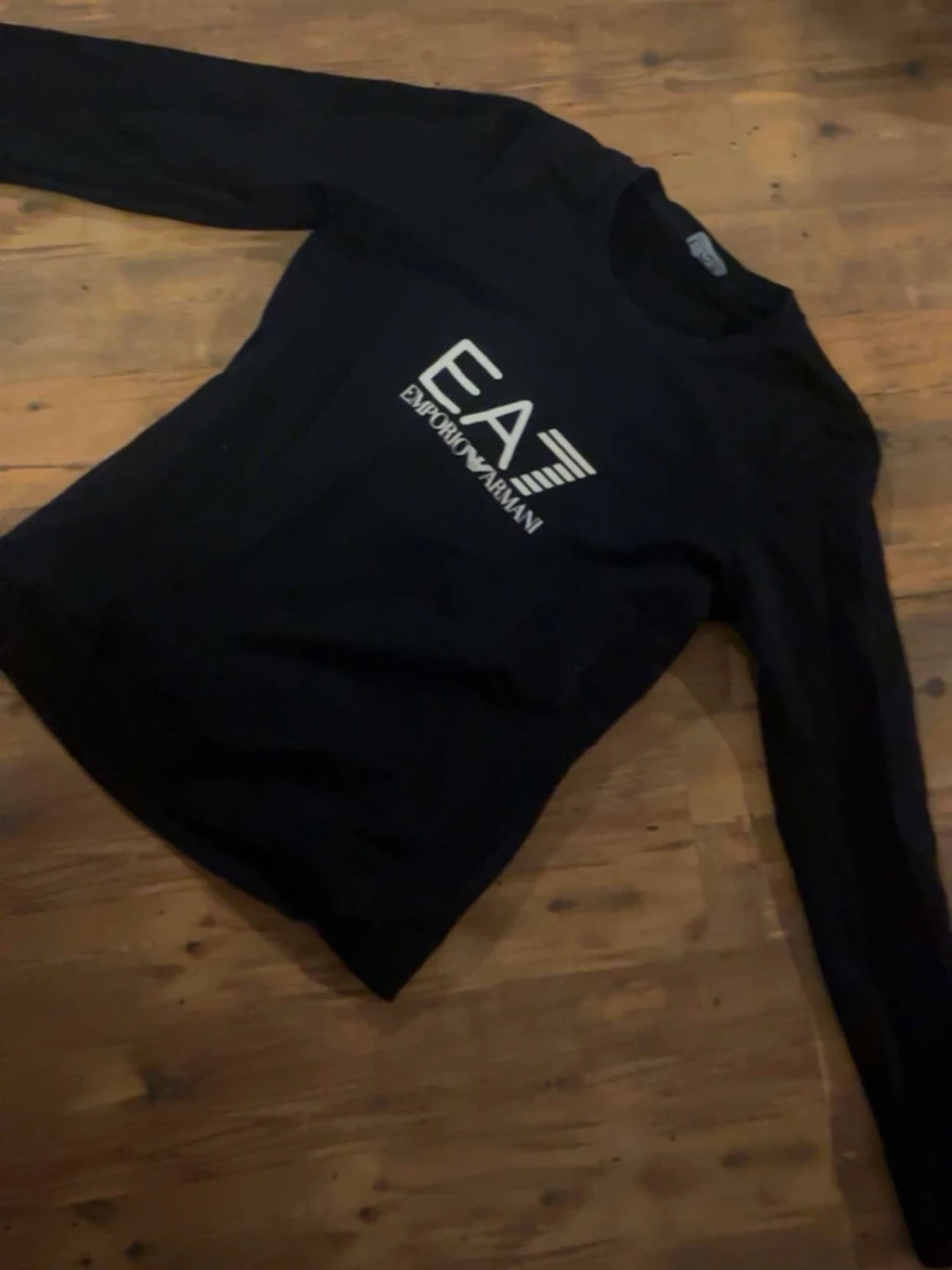 Svart långärmad EA7 tröja