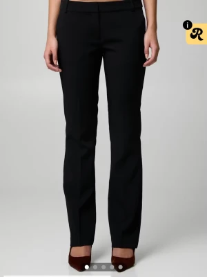 Svarta Vera Flare kostymbyxor - Tighta i storlek, bär 36 i vanliga fall. Aldrig använda 